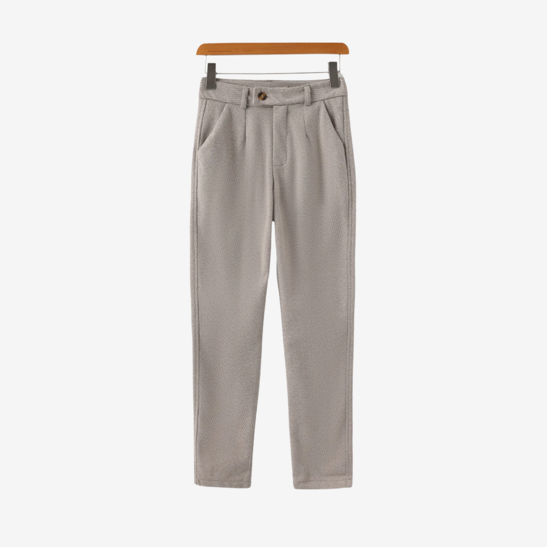 Men’s Coastal Casual Outfit – Polo Shirt, Beige Trousers & Suede Loafers